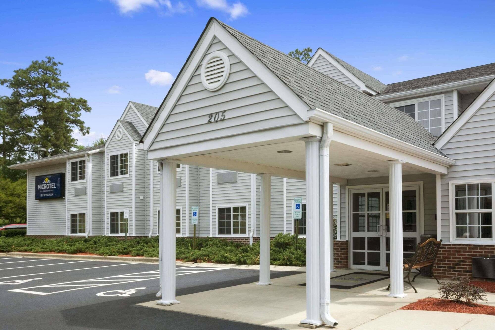 Microtel Inn & Suites By Wyndham Southern Pines Pinehurst Exterior foto